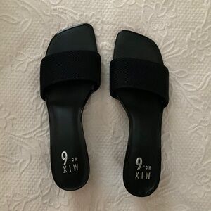 Mix No. 6 slides in black, size 8.5